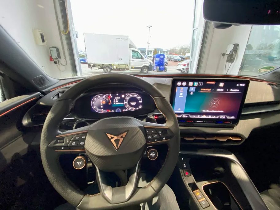 Cockpit des Cupra Terramar mit digitalem Display