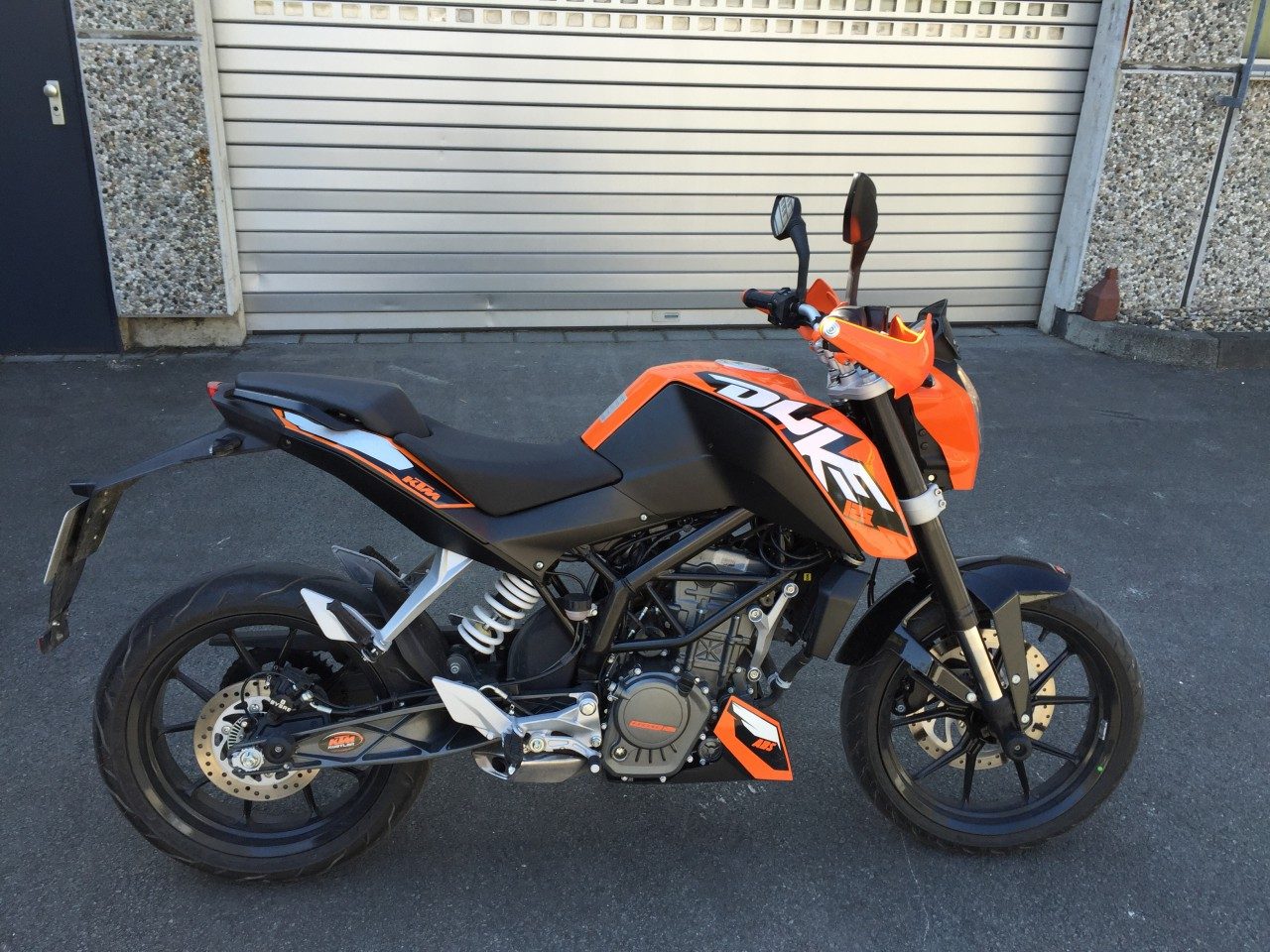 KTM Duke 125 in Orange-Schwarz